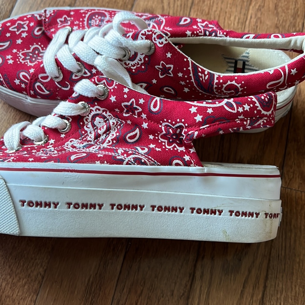 Tommy Hilfiger Platform Shoes Size 9 M Red White Handkerchief Y2K Paisley